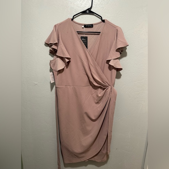 Elegant V-Neck Midi Dress in Soft Pink - Picture 4 of 14